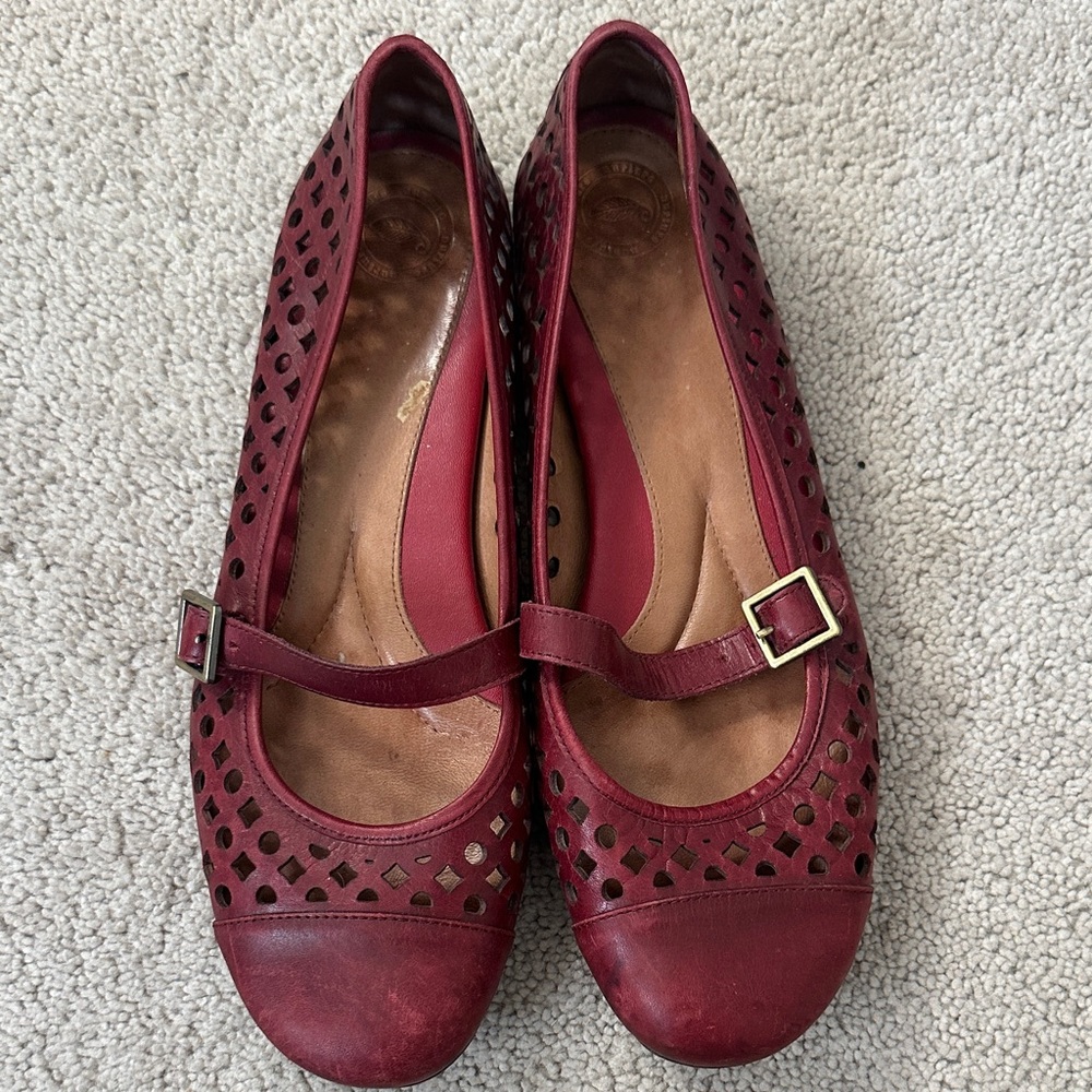 Nurture Burgundy Cutout Flats